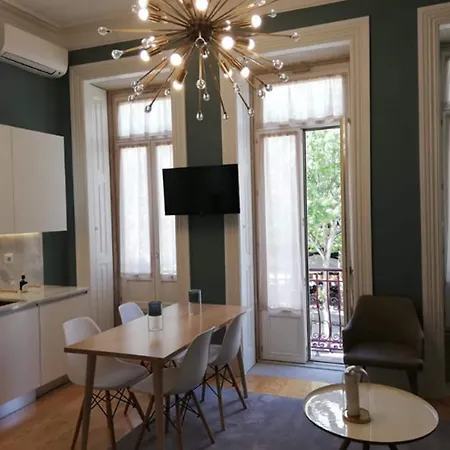 Mercado Dos Poetas - Tourism