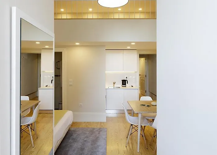 Mercado Dos Poetas - Tourism