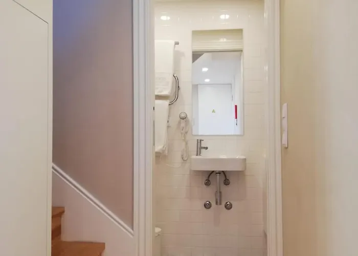 Mercado Dos Poetas - Tourism