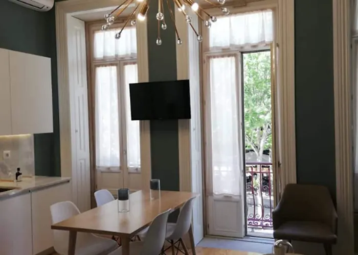 Mercado Dos Poetas - Tourism