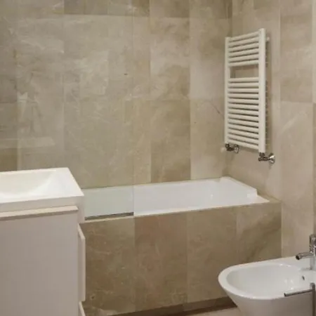 Mercado Dos Poetas - Tourism