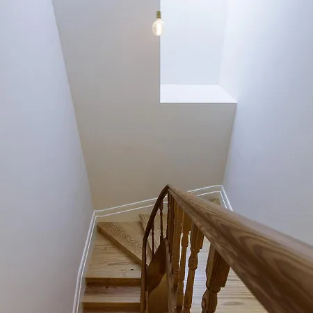 Mercado Dos Poetas - Tourism