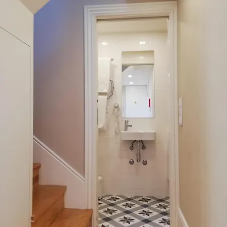 Mercado Dos Poetas - Tourism