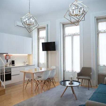 Mercado Dos Poetas - Tourism